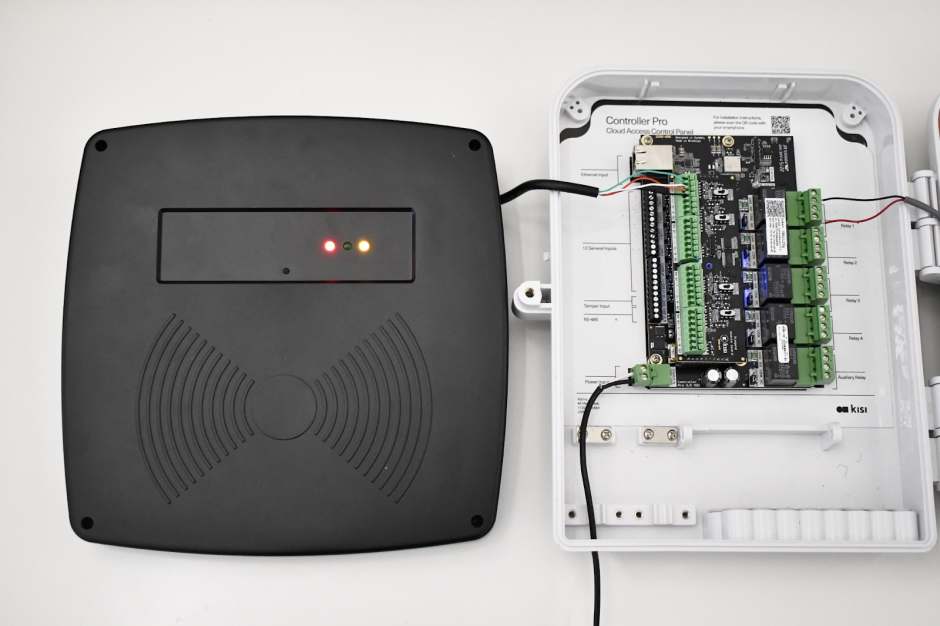 an image showing a long range reader wired to Kisi access controller