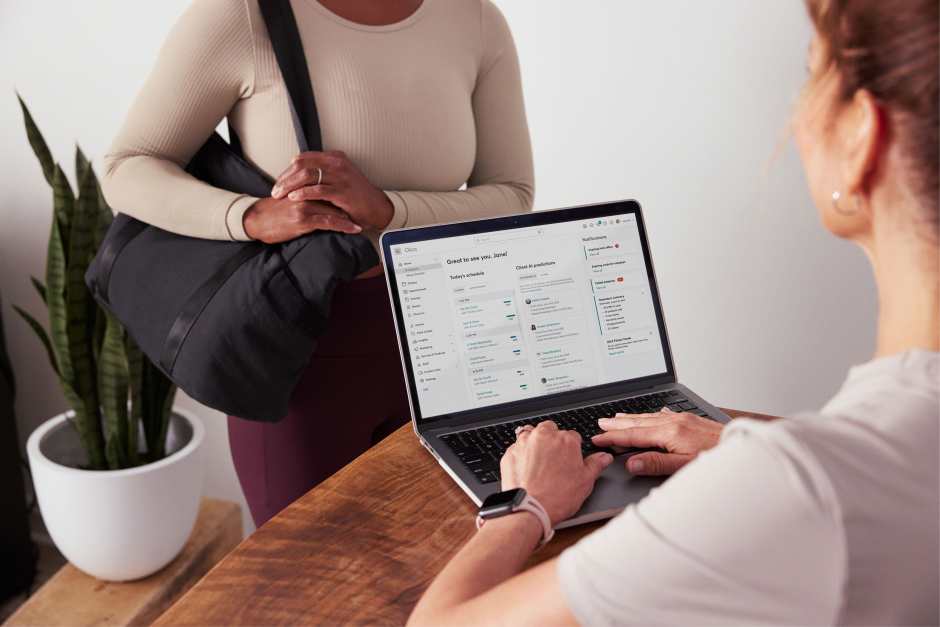 Fitness operator using Mindbody on their laptop