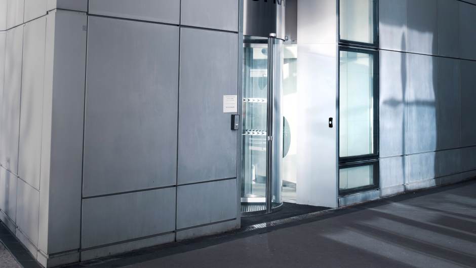 An image of a commercial real estate building entrance secured with Kisi access control reader