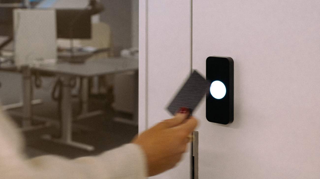 Kisi badge access reader