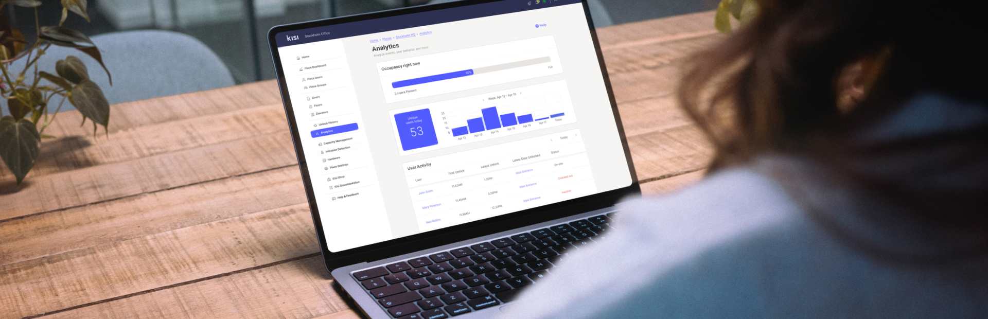 a person reading hybrid workplace occupancy reports in the Kisi access control dashboard