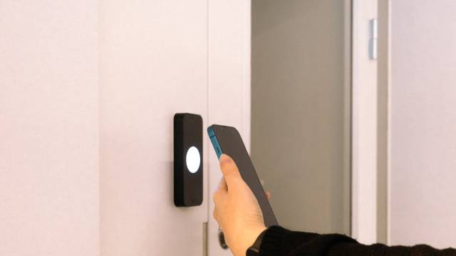 Person using tap to unlock with Kisi reader