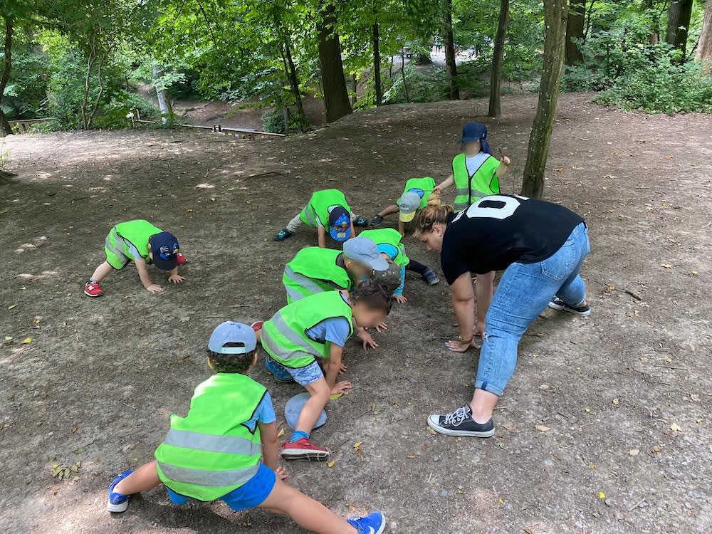 kinderkrippe und waldkinderkrippe bluemli - streching im wald