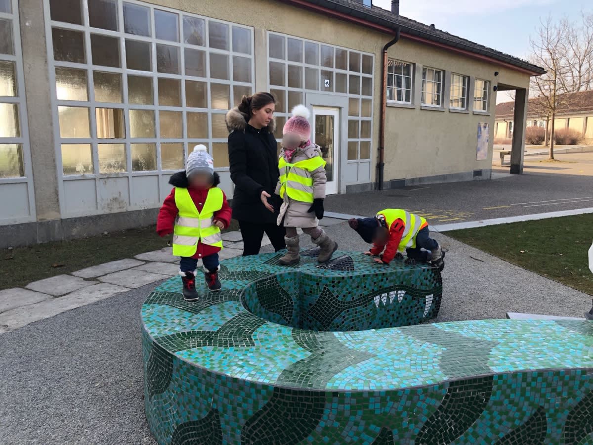 Auf dem Schulhaus Spielplatz