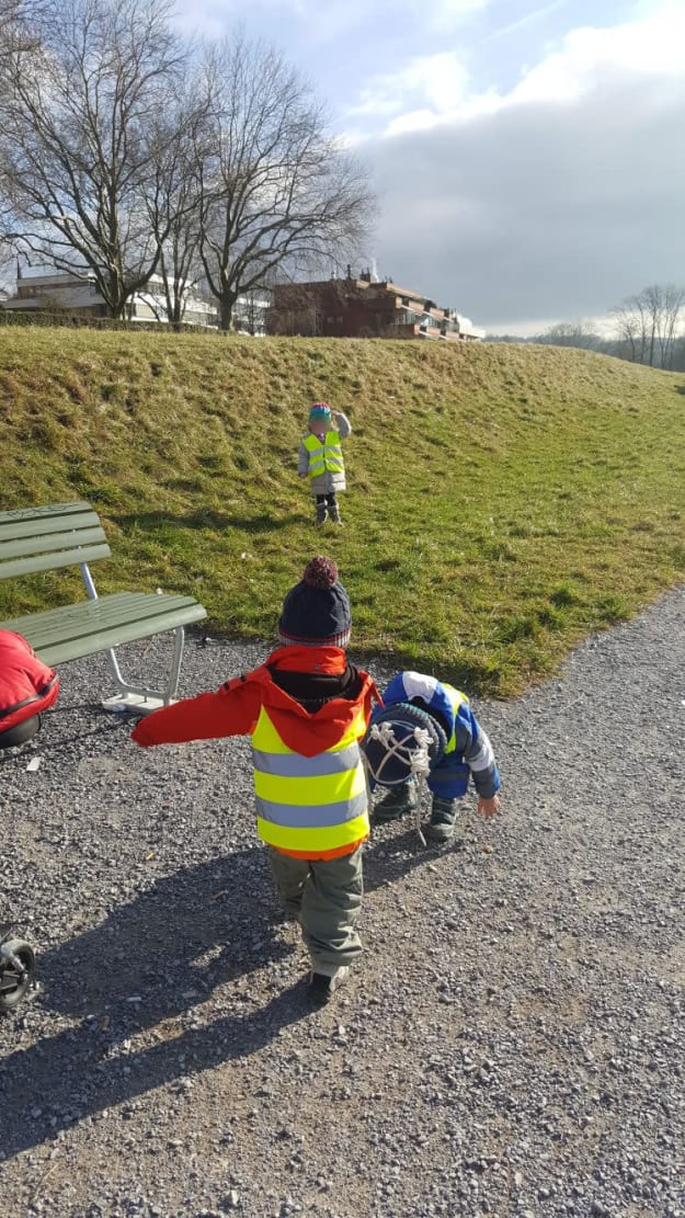 Spaziergang auf Feldweg