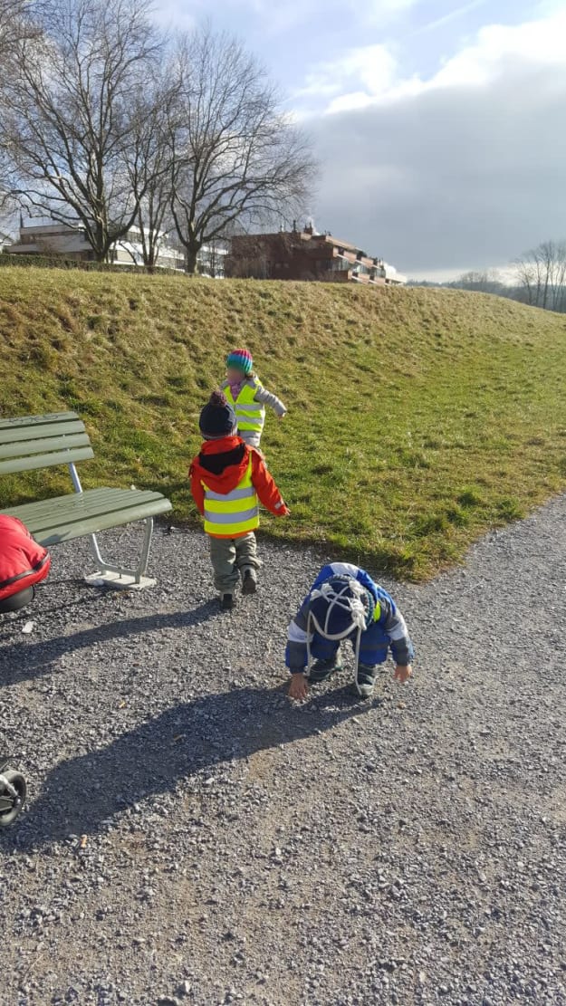 Spaziergang auf Feldweg