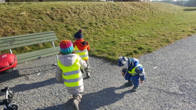 Spaziergang auf Feldweg