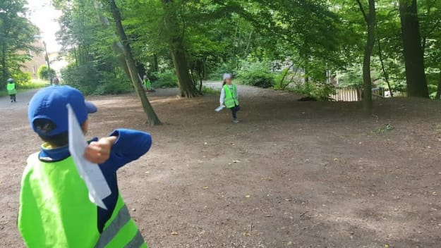 kinderkrippe und waldkinderkrippe bluemli - papierflugzeuge fliegen lassen