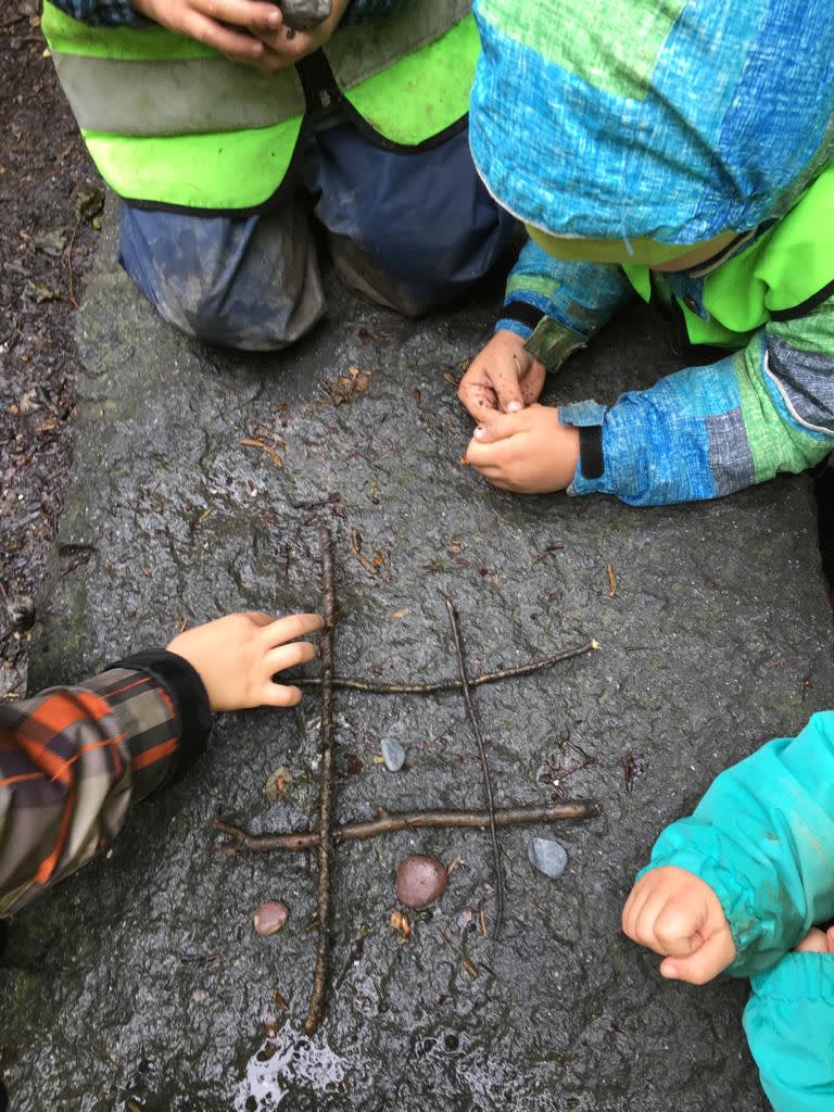 kinderkrippe bluemli - Wald Tic-Tac-Toe