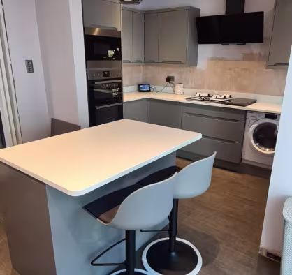 modern handleless kitchen with breakfast bar