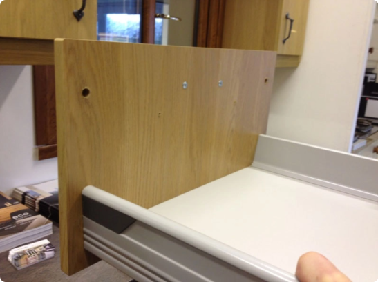 Drawerbox mounted onto kitchen drawer front