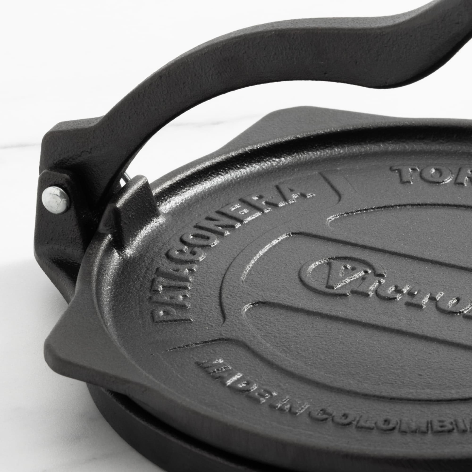 Victoria Victoria Tortilla Press 10 Iron, Seasoned in the Cooking Pans &  Skillets department at