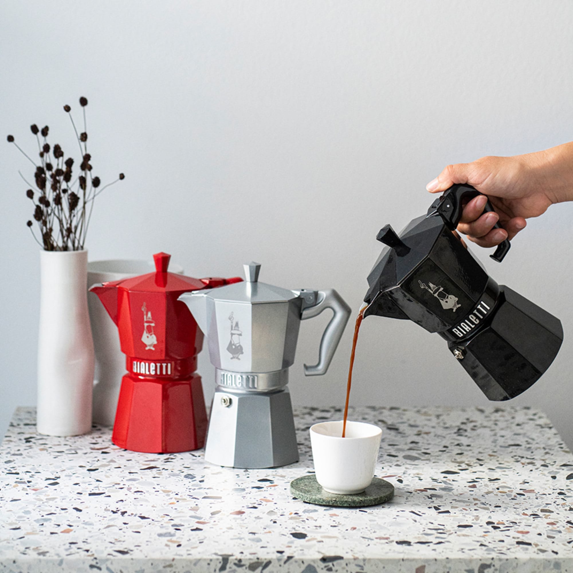 https://res.cloudinary.com/kitchenwarehouse/image/upload/c_fill,g_face,w_1250/f_auto/t_PDP_2000x2000/Supplier%20Images%20/2000px/Bialetti-Moka-Exclusive-Stovetop-Expresso-Maker-6-Cup-Red_4_2000px.jpg?imagetype=pdp_full