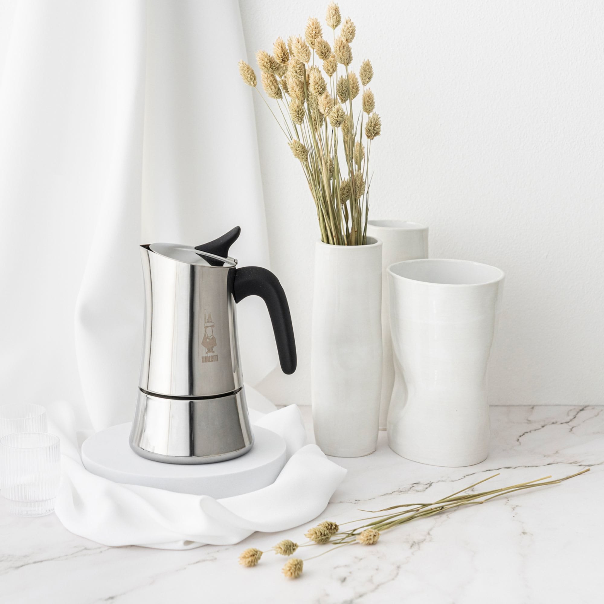 https://res.cloudinary.com/kitchenwarehouse/image/upload/c_fill,g_face,w_1250/f_auto/t_PDP_2000x2000/Supplier%20Images%20/2000px/Bialetti-Moon-Exclusive-Stainless-Steel-Induction-Espresso-Maker-6-Cup-Silver_2_2000px.jpg?imagetype=pdp_full