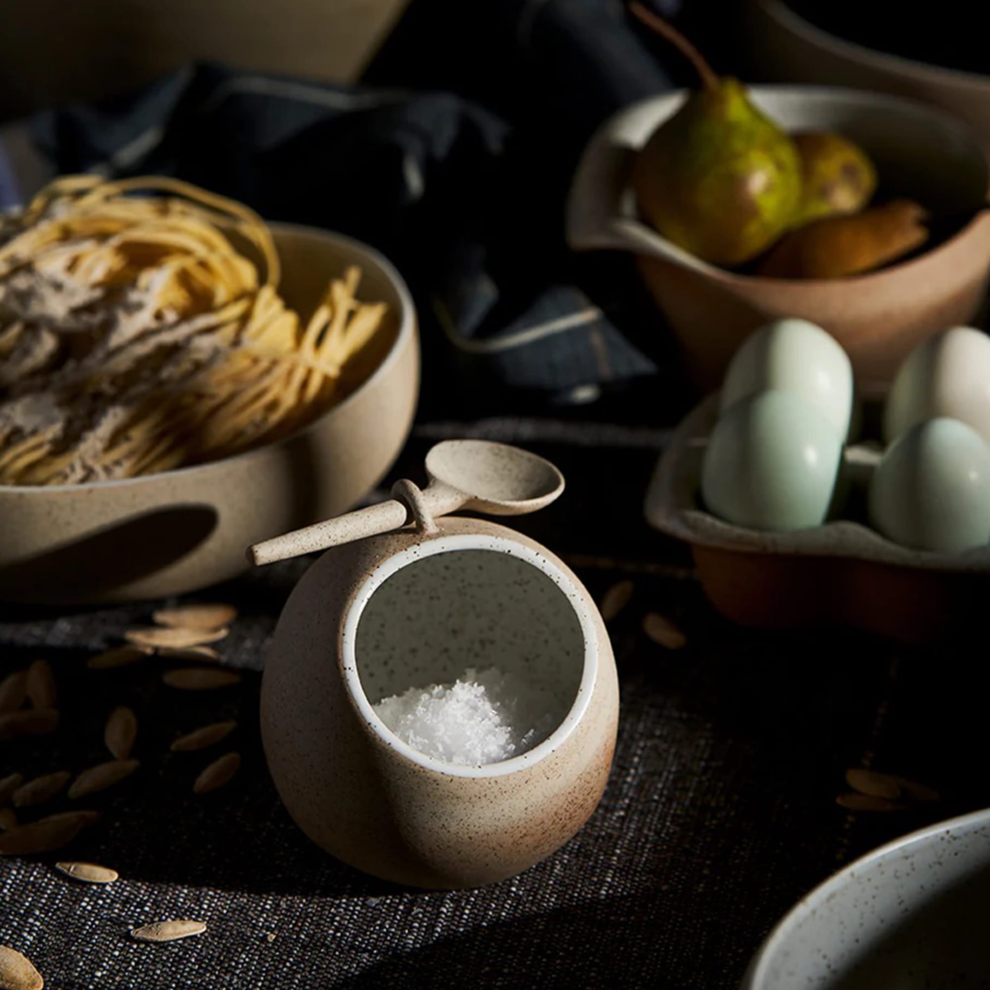 Pinch Bowl With Lid Salt and Pepper Pot Stoneware Salt Pig Salt Jar 