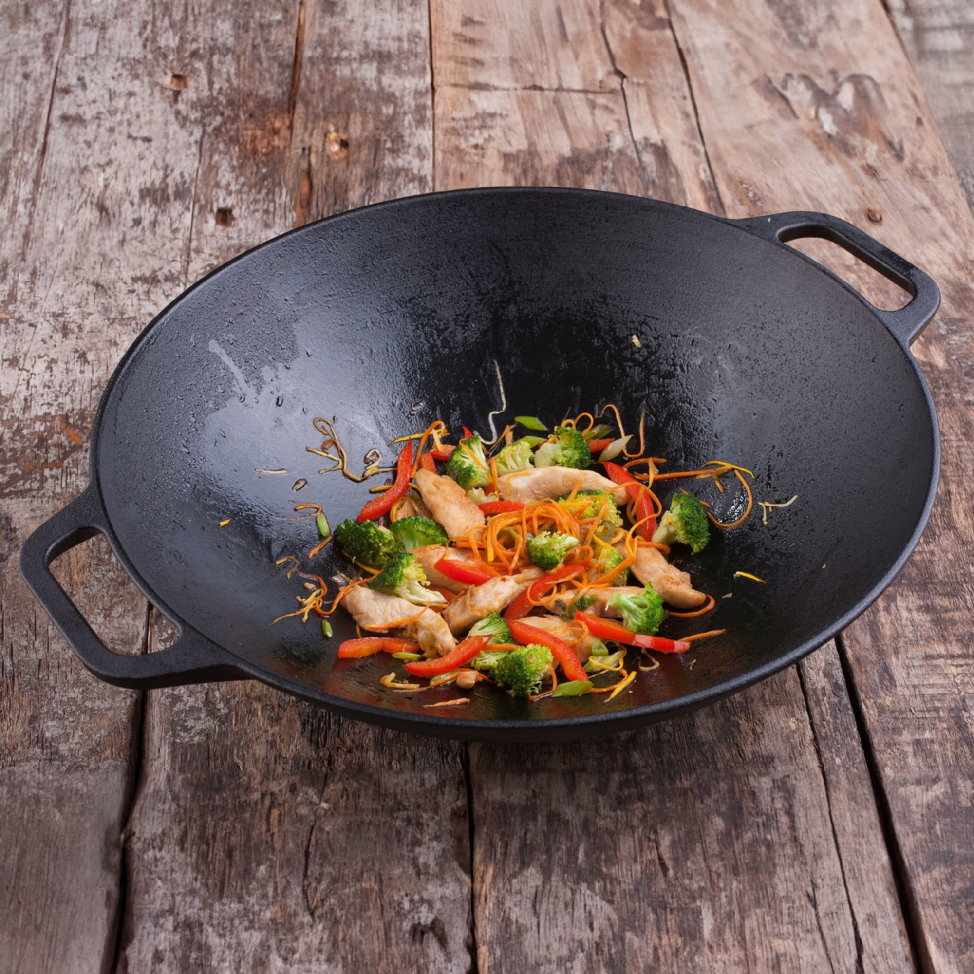 Victoria Seasoned Cast Iron Wok 35.5cm