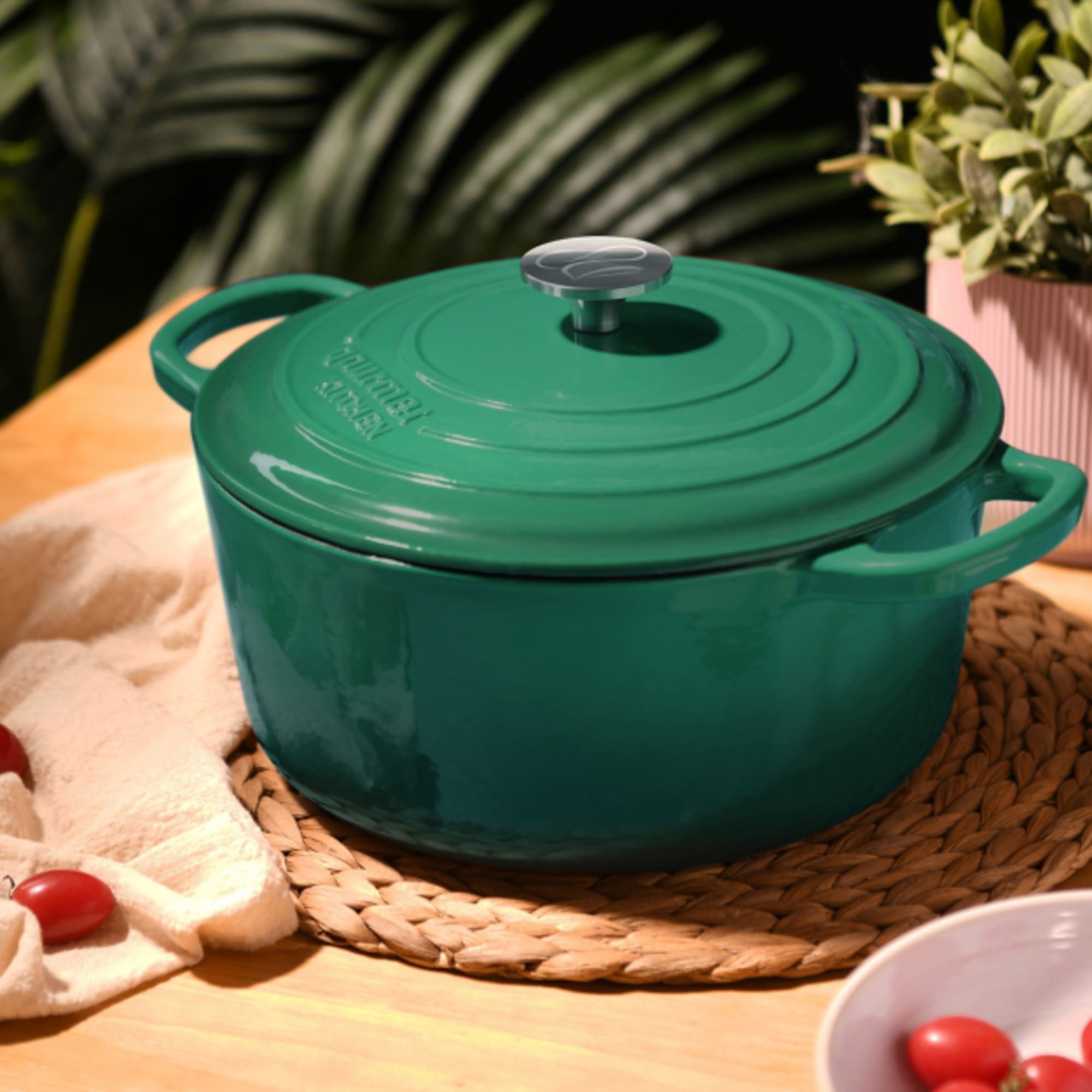 Enameled Refined Iron Dutch Oven With Lid 4.7L Nonstick Braised