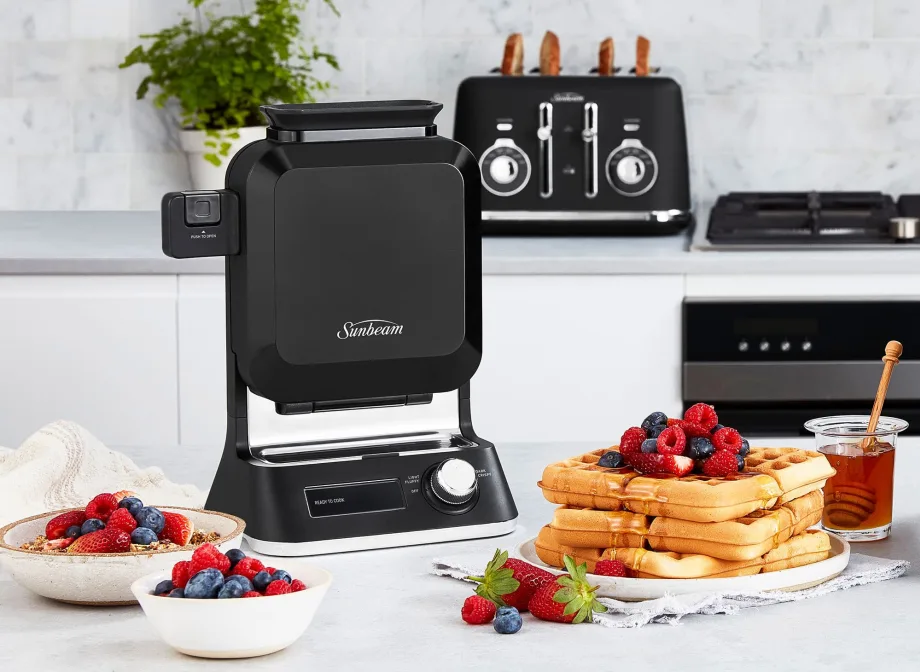 https://res.cloudinary.com/kitchenwarehouse/image/upload/c_fill,h_672,w_920/v1679295332/Kitchen%20Warehouse%20Images%20/Sunbeam-Vertical-Waffle-Maker-Black-Classics_8_2000px.webp