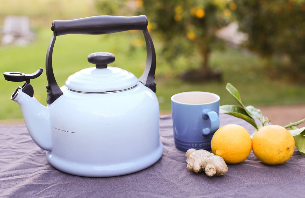 Kettle with Lemon and Ginger Natural linen base close up (1)