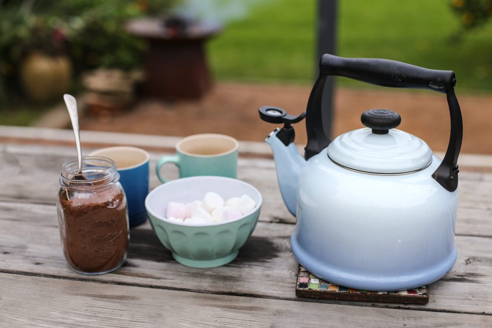 Kettle with jar of hot choc mix and marshmallows (1)