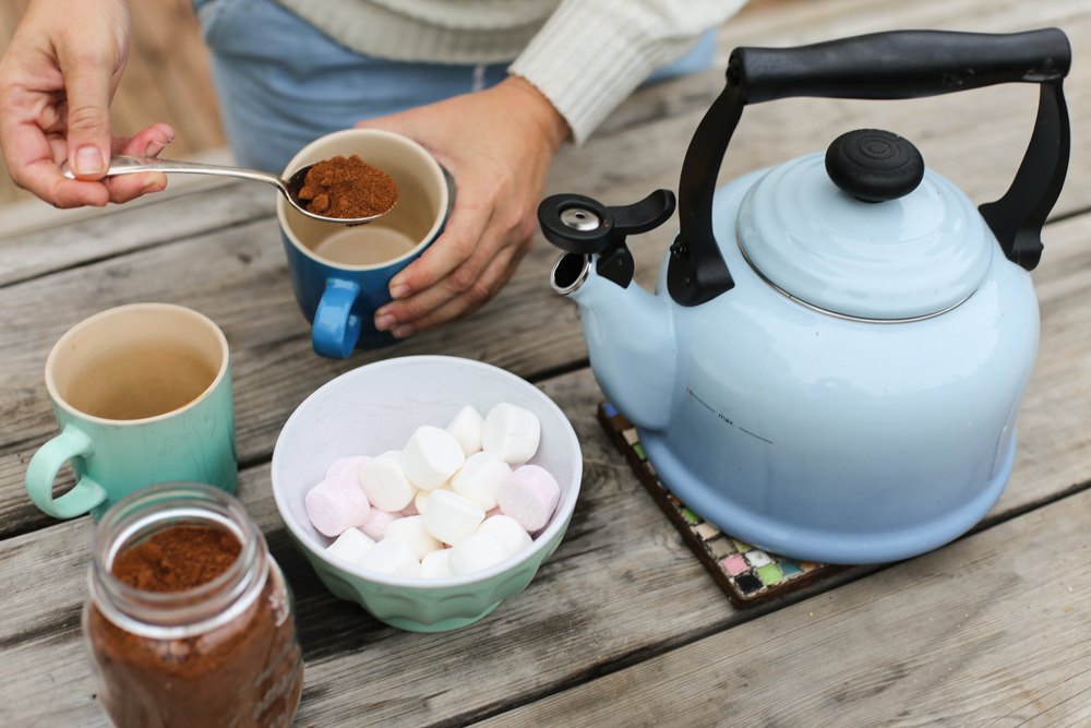 Lifestyle Making a Hot choc Mix Outside winter (1)