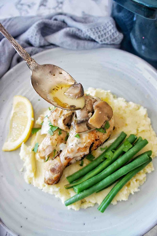 Drizzle with creamy mushroom sauce and freshly chopped parsley to garnish