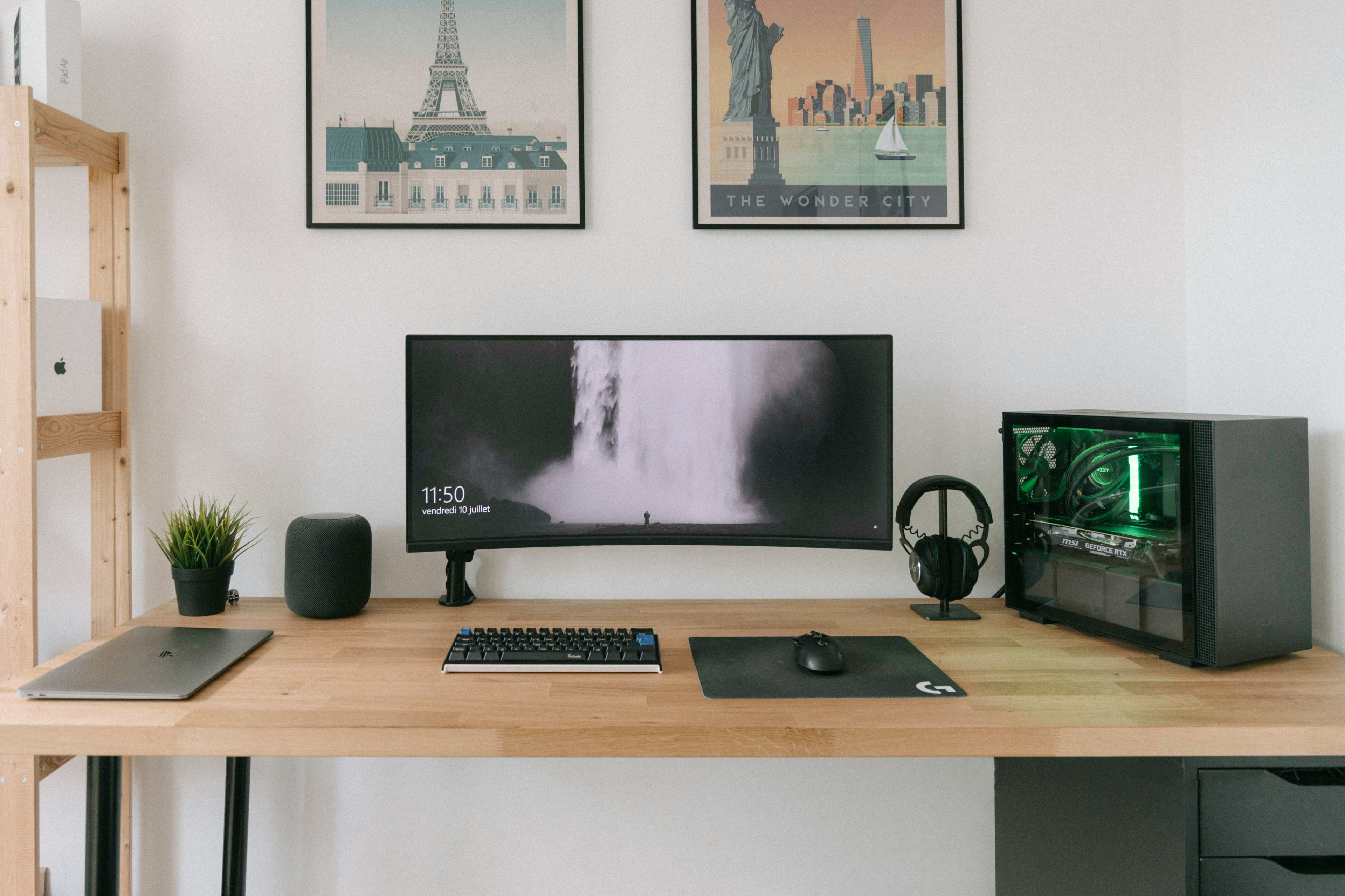 UX designers minimal no wires home office setup