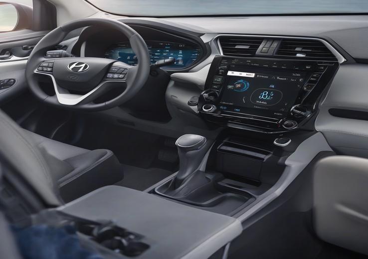 dashboard with hyundai ioniq 5 tire pressure in daylight