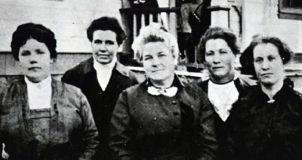 The five members of Kanab's all-woman town board, photographed around 1912. Left to right: Luella McAllister, Blanche Hamblin, Mary W. Chamberlain, Tamar Hamblin, and Ada Seegmiller.