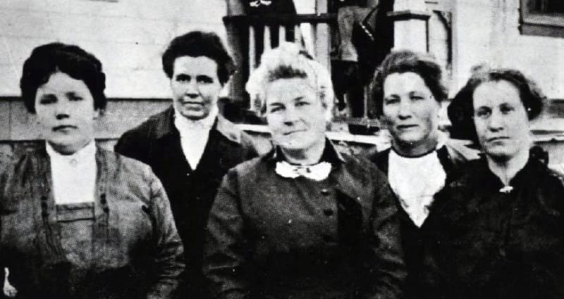 The five members of Kanab's all-woman town board, photographed around 1912. Left to right: Luella McAllister, Blanche Hamblin, Mary W. Chamberlain, Tamar Hamblin, and Ada Seegmiller.