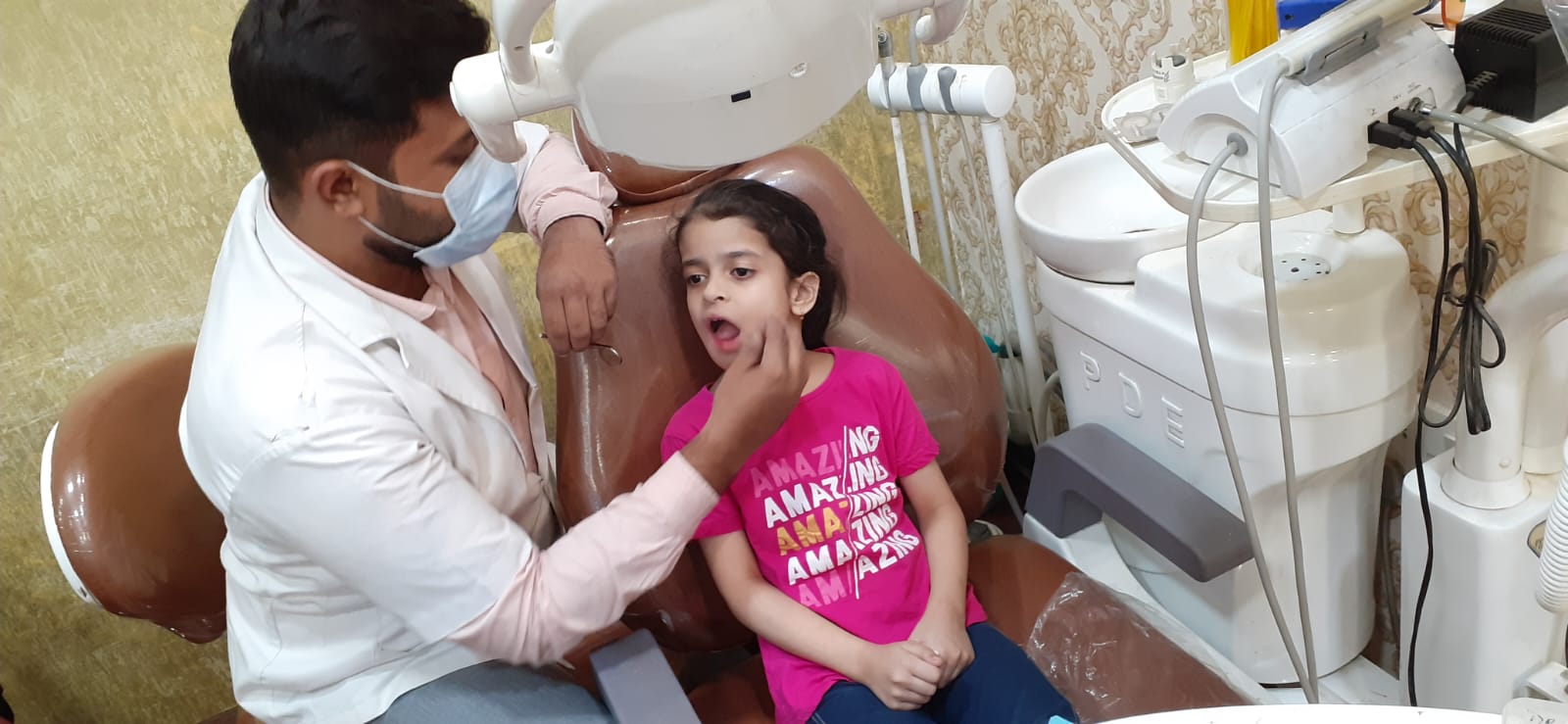The Best Dental Clinic Kolkata — treatment chair (photo 26)