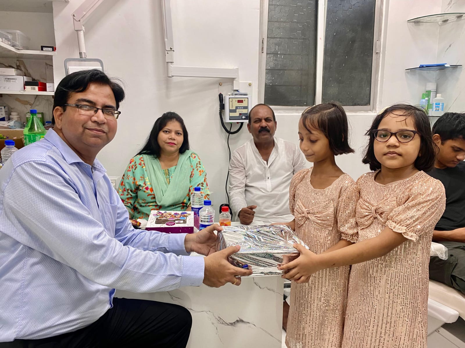 The Best Dental Clinic Kolkata — reception area (photo 19)