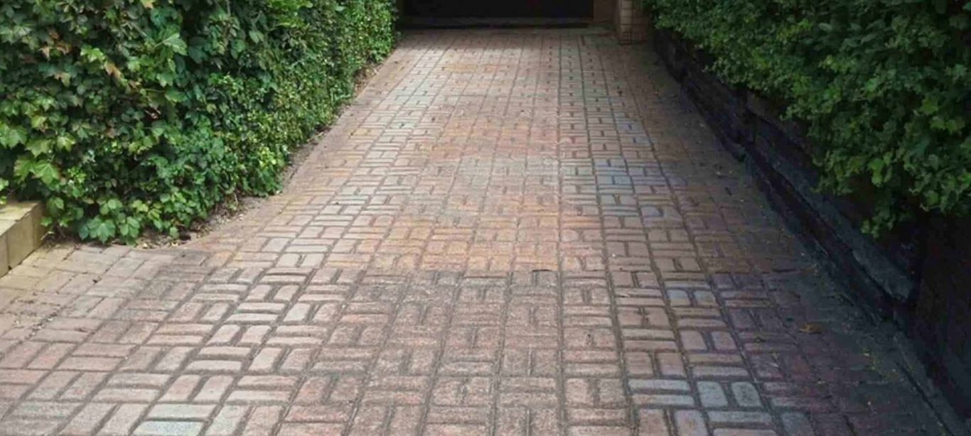 pressure-cleaning-driveway-patio-before