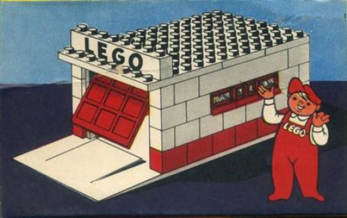 Garage with Automatic Door (White base and door frame) – widok główny