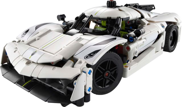 Biały hipersamochód Koenigsegg Jesko Absolut