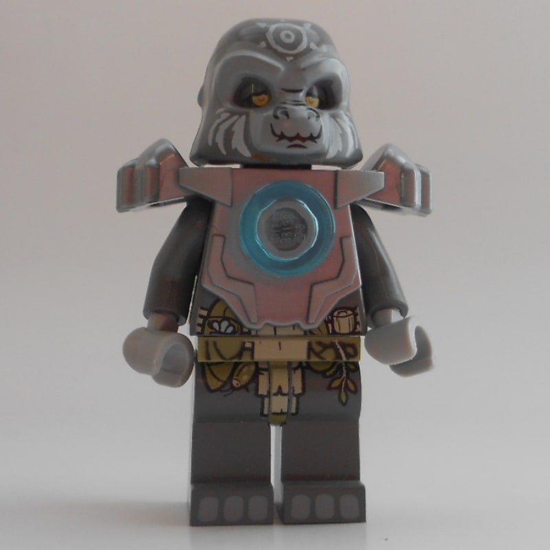Grumlo with Flat Silver Shoulder Armor