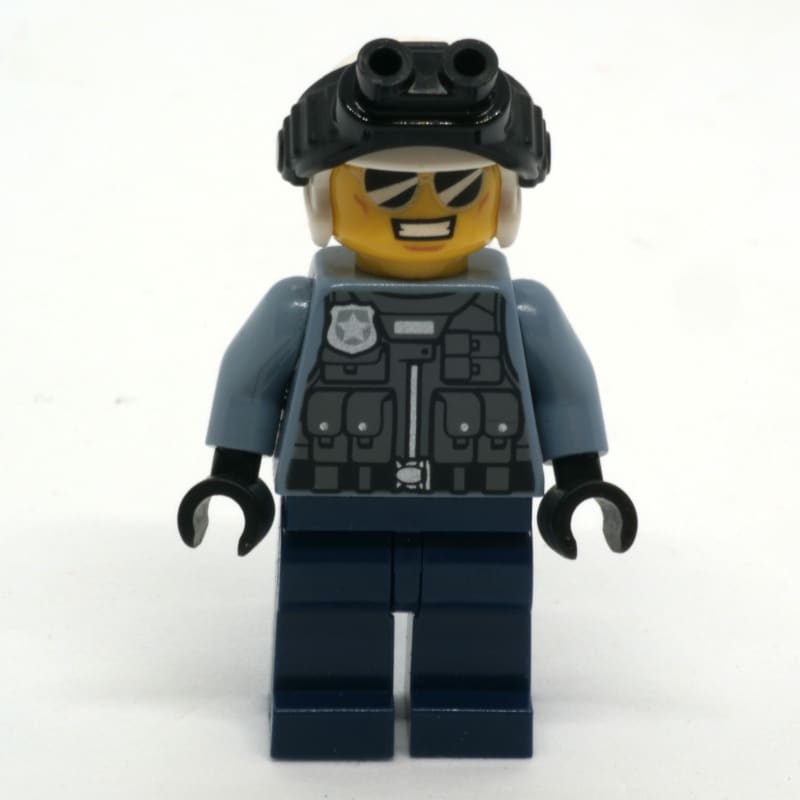 Duke Detain, Helmet and Goggles