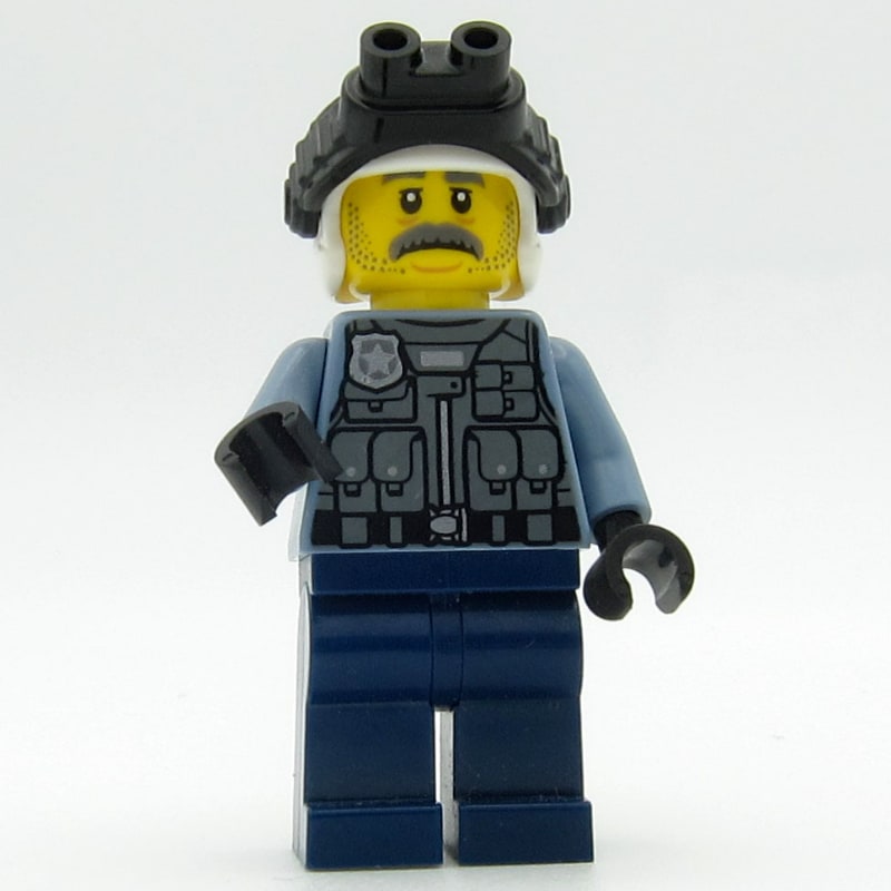 Sam Grizzled, Helmet and Goggles