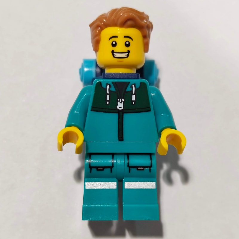 Hiker, Dark Turquoise Tracksuit, Medium Nougat Hair, Backpack