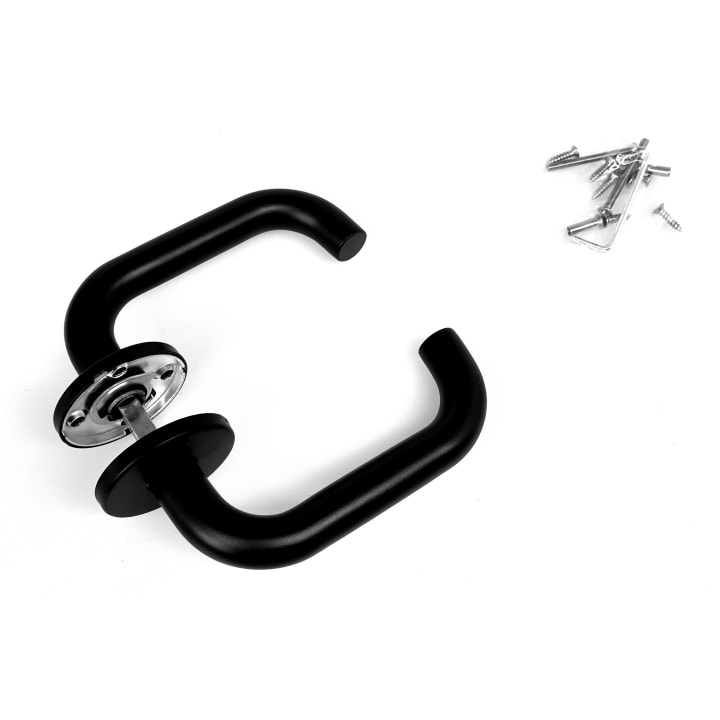 Deurkruk D-model, kleur zwart met structuur, vastdraaibaar en geveerd, op ronde rozet