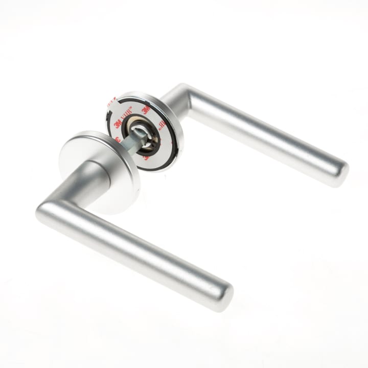 Deurkruk aluminium kleur F1, L-model met haakse hoek, met zelfplakkende Easy Click montage