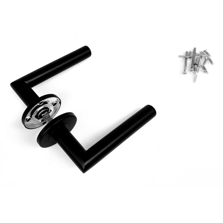 Deurkruk L-model, kleur zwart met structuur, haakse hoek, vastdraaibaar en geveerd, op ronde rozet