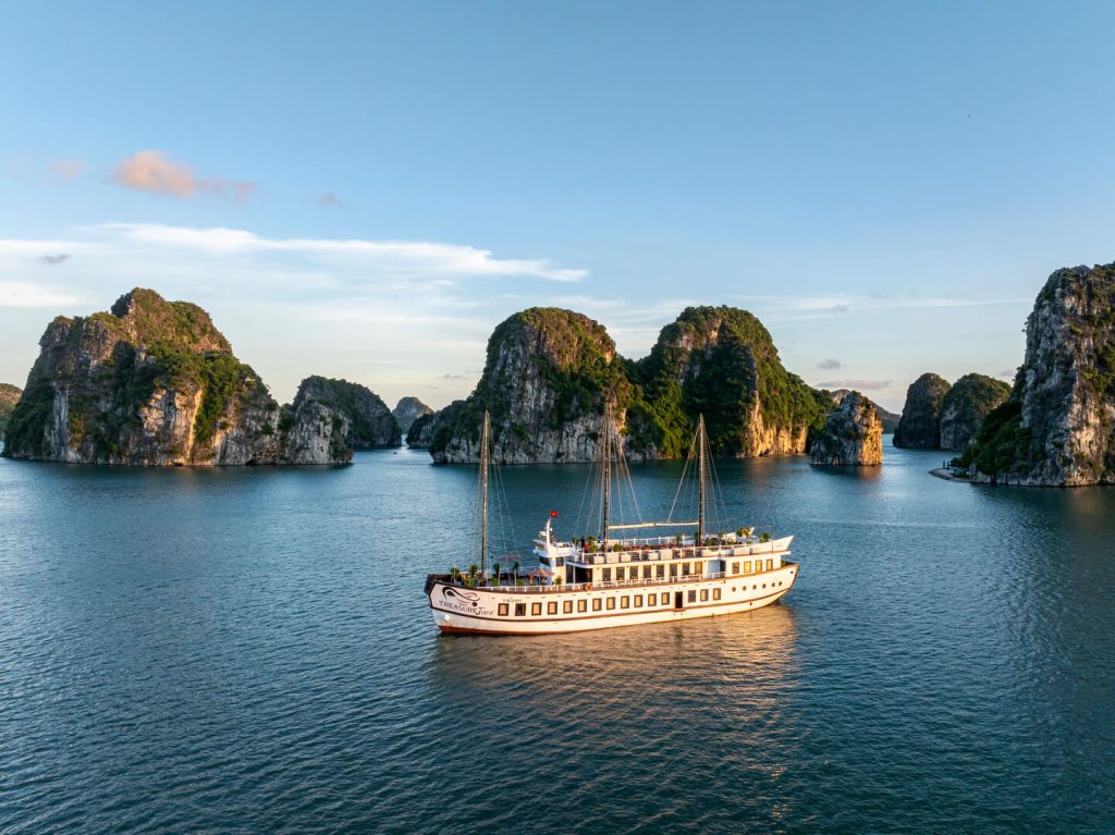Bai Tu Long Bay | Bai Tu Long Bay Cruise