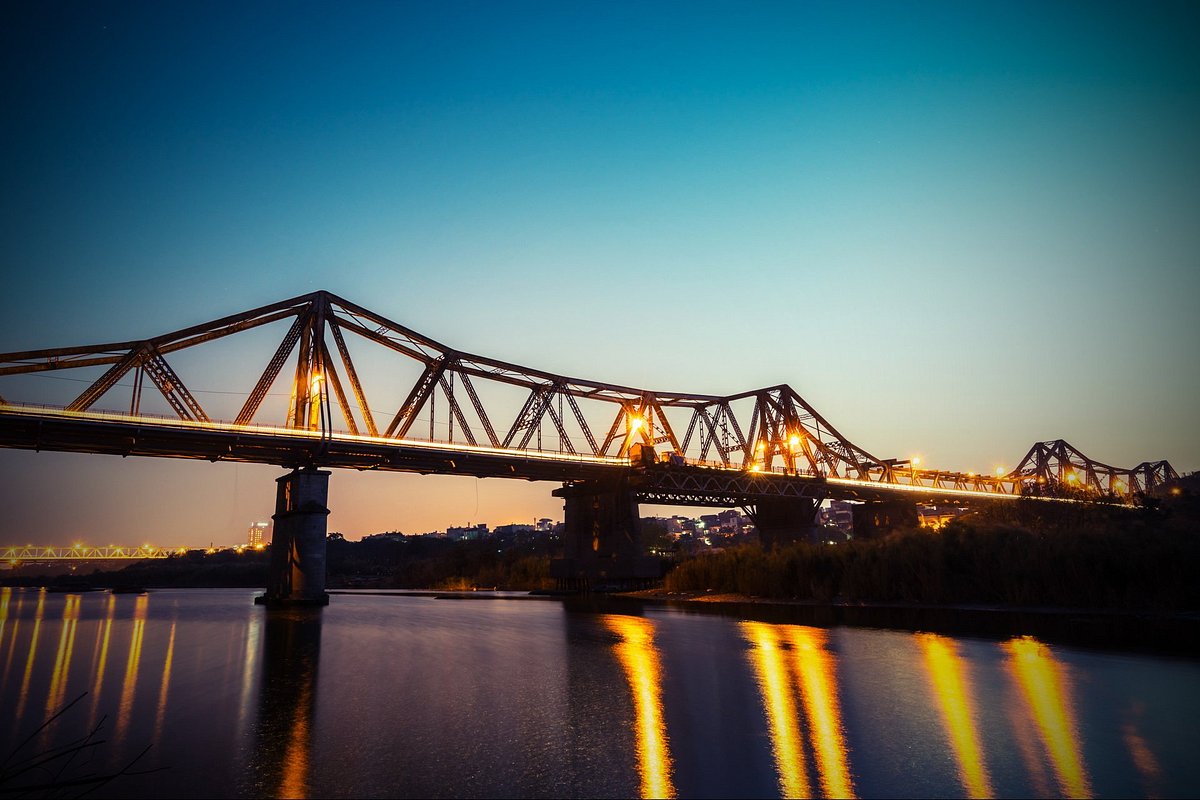 Long Bien Bridge in Hanoi - Kiomoi Travel