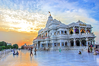 📍Pram mandir, Vrindavan, Mathura. | Instagram