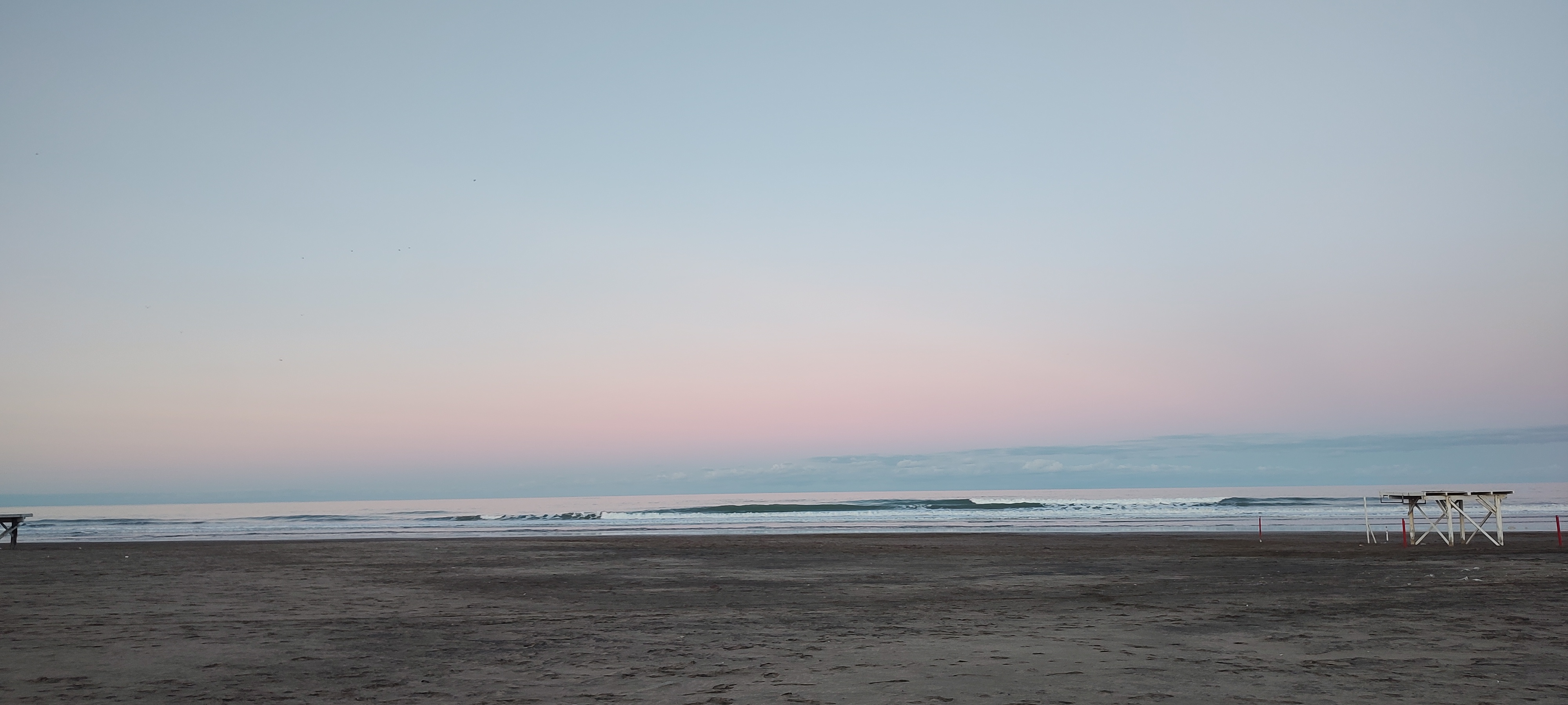 Personas en la costa de Mar del Plata