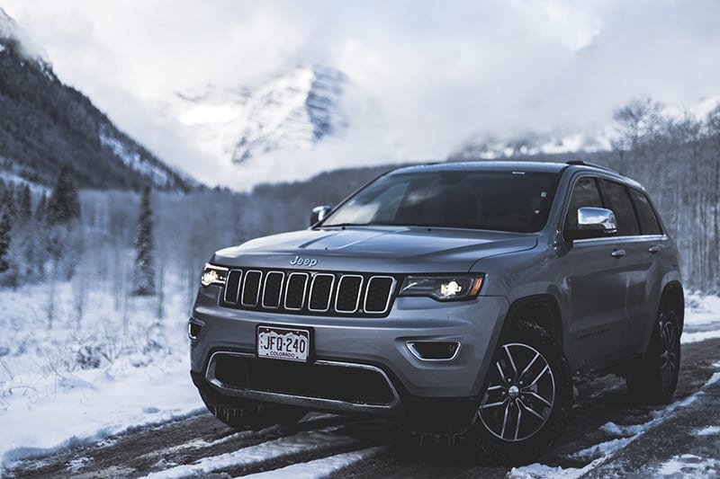 Jeep Cherokee in snow