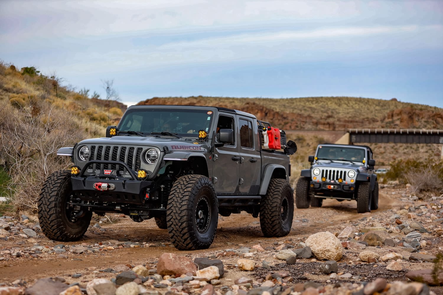 11-jeep-gladiator-on-37s-overland-jeep-jk