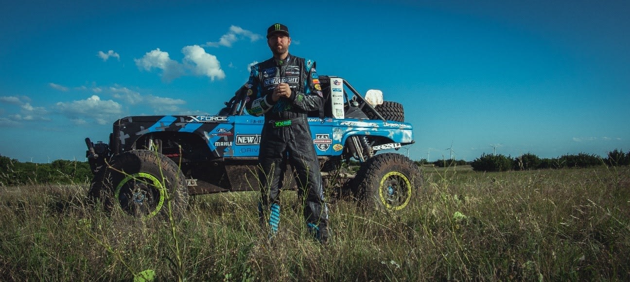 Gittin Jr. with “Brocky”—his 4500 class off-road buggy Gittin Jr. with “Brocky”—his 4500 class off-road buggy