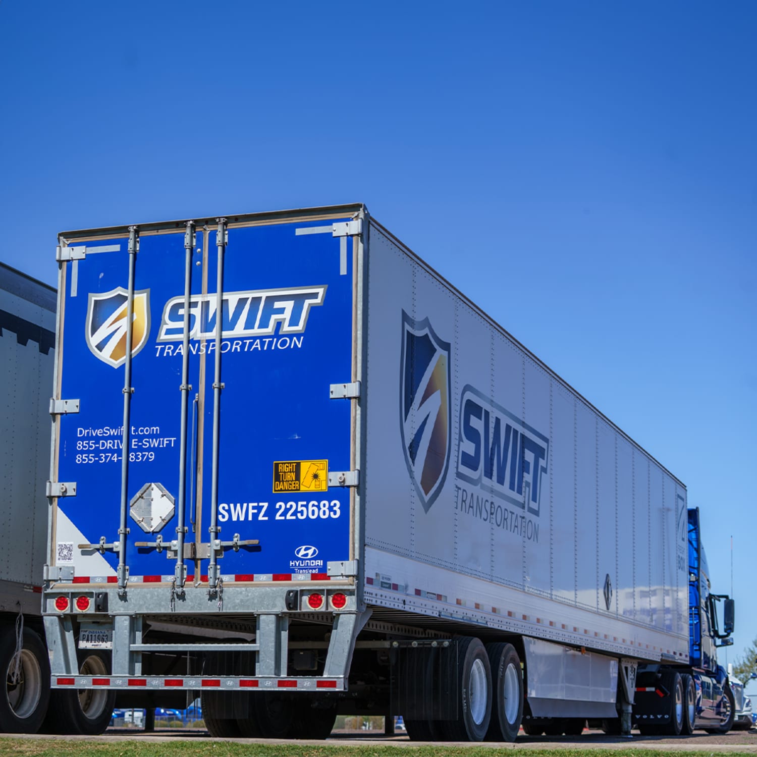 Local Lorry The Pros and Cons of Long-Haul vs. Local Truck Driving Jobs